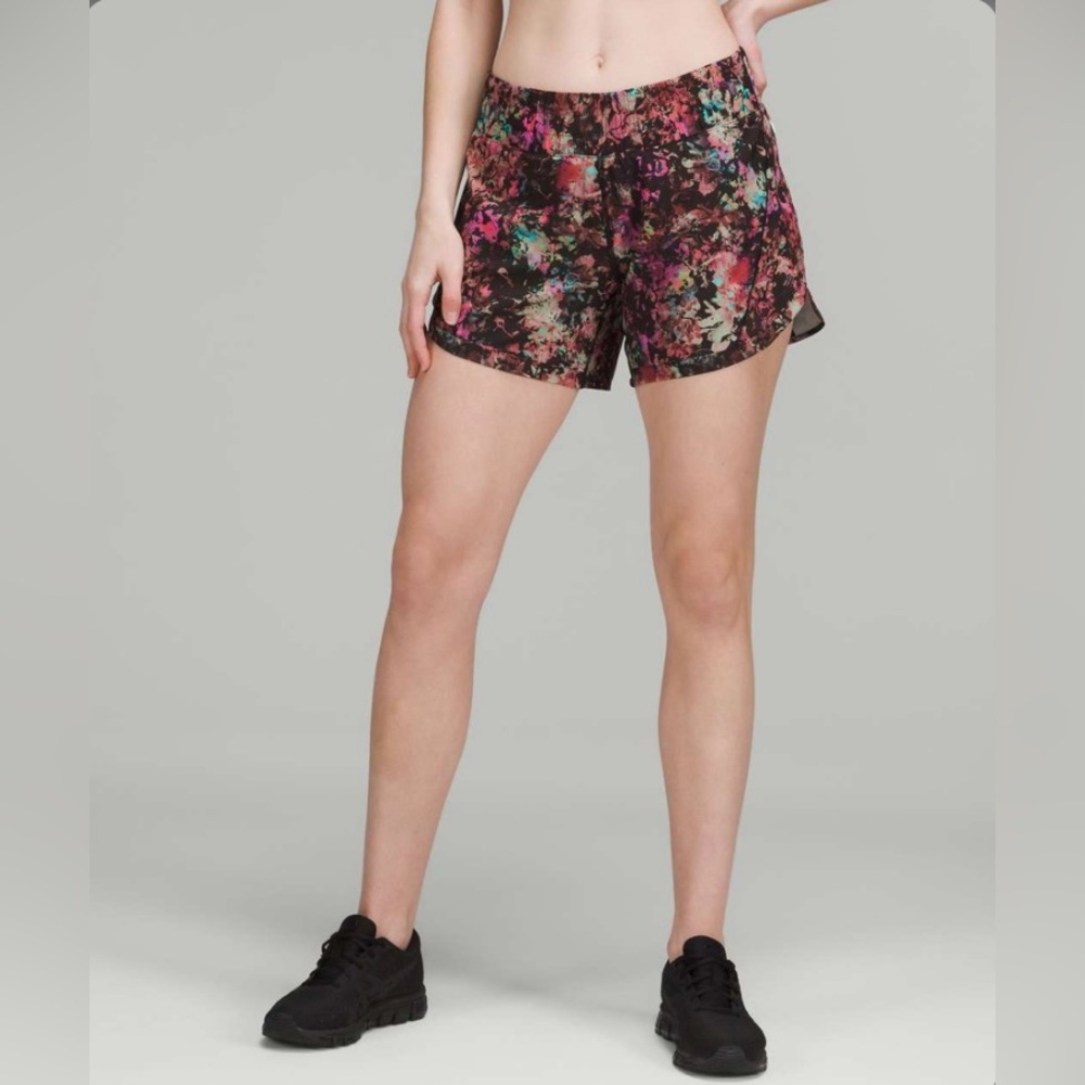 Lululemon Track That Mid Rise Lined Short 5” in Stencil Blossom Red Multicolor 0